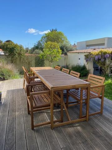 Maison Centre Ville Avec Jardin , Terrasse, Et Garage Velos La Rochelle  Esterno foto